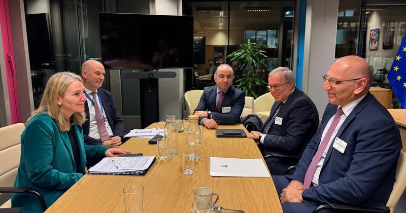 Elçin Əmirbəyov Brüsseldə Aİ Ermənistan arasında sənədlə bağlı Azərbaycanın narahatlığını çatdırıb FOTO