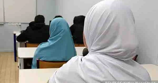 Avstriya məktəblərdə hicabı qadağan etməyi planlaşdırır