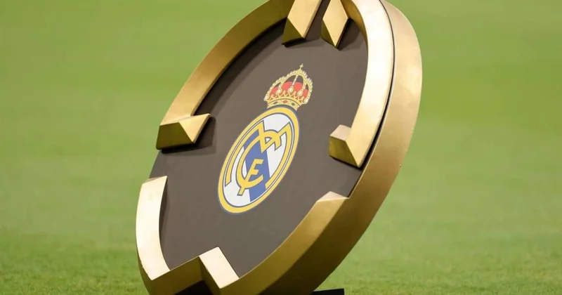 "Real Madrid" məşhur futbolçu ilə yollarını AYIRIR