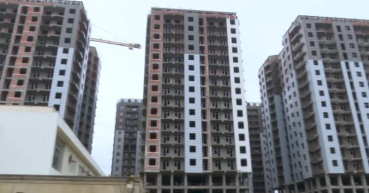 “Şərurlu İsfəndiyar”ın binasında faciə: fəhlə həlak oldu VİDEO