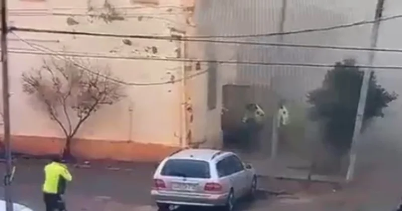 Yol polisi yanğında çarəsiz qalan qadını xilas etdi Video