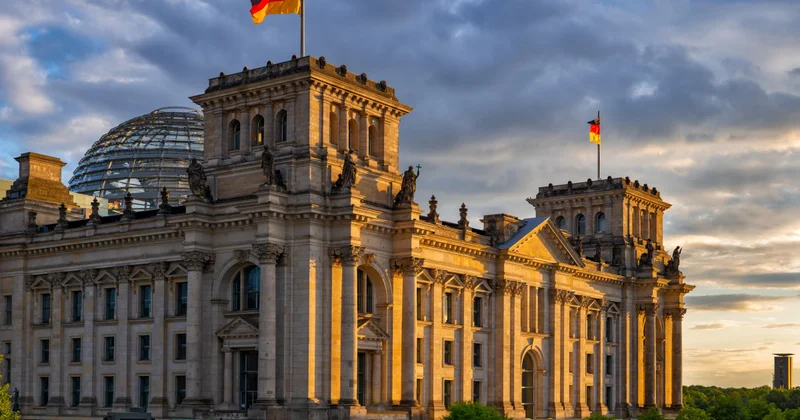 Almaniya höküməti: Ukraynaya dair sülh planı üzərində intensiv iş davam etdiriləcək