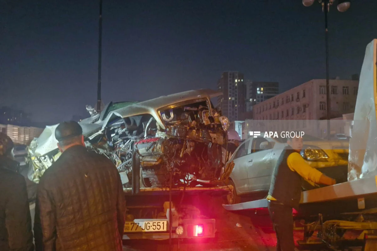 Тяжелое ДТП заблокировало движение по мосту в БакуФОТО