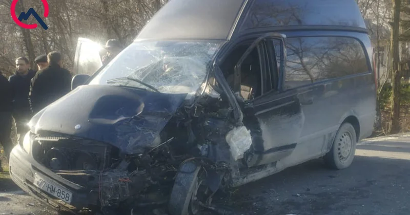 Oğuzda “Mercedes”lə KIA toqquşdu Xəsarət alanlar var Yenilənib