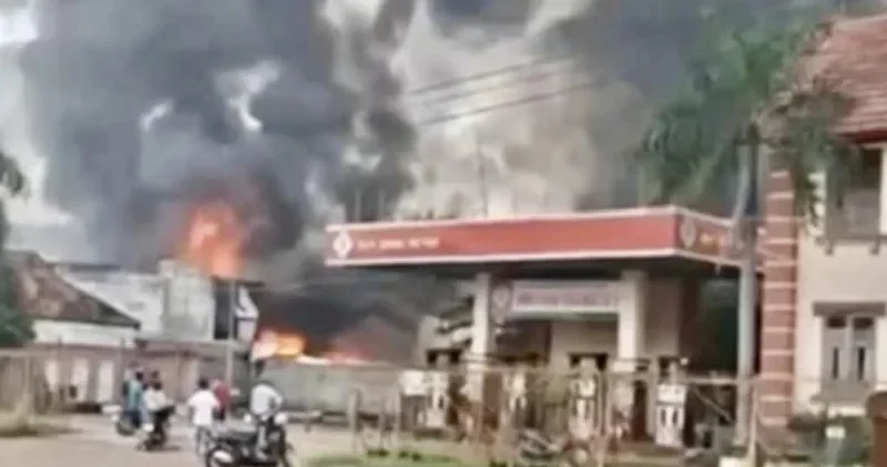 В Таиланде боевики взорвали 11 автозаправочных станций