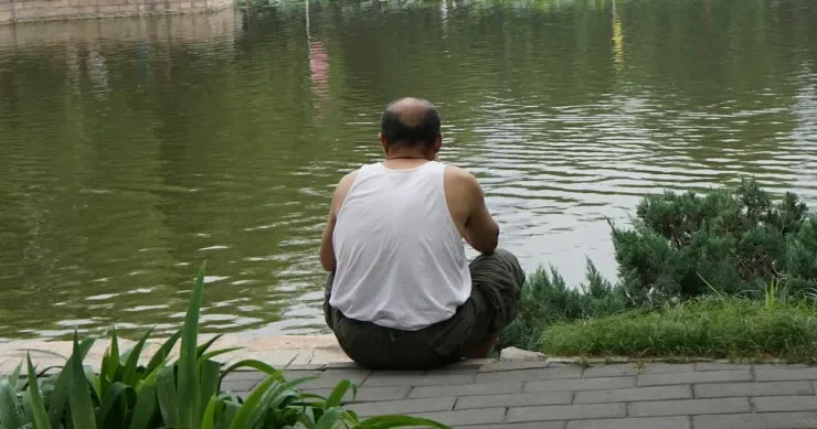 Qadın ərinin keçəlliyi və parik fırıldaqçılığından polisə şikayət etdi