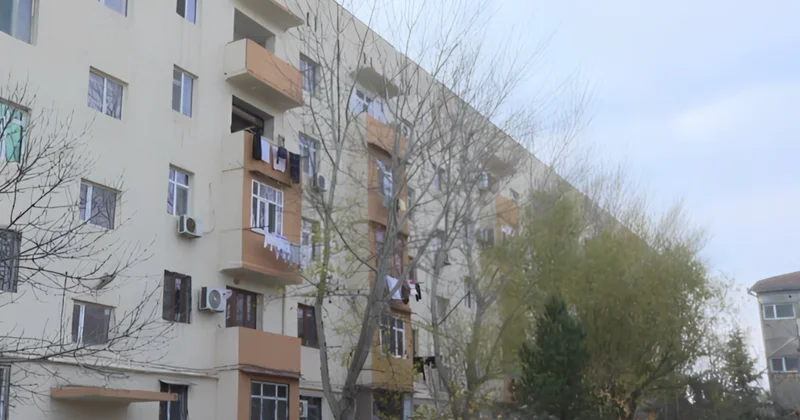 Binanın dam örtüyü sakinlərin həyatı üçün təhlükə törədir