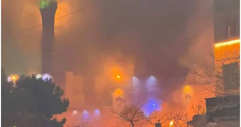 İranda etirazçılar 34 məscidi və 13 hökumət binasını yandırıblar