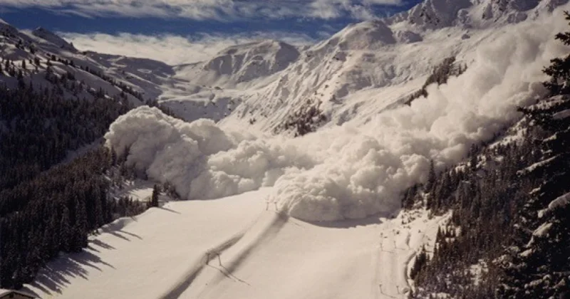 Həftə sonu Alp dağlarında qar uçqunlarında 6 nəfər ölüb