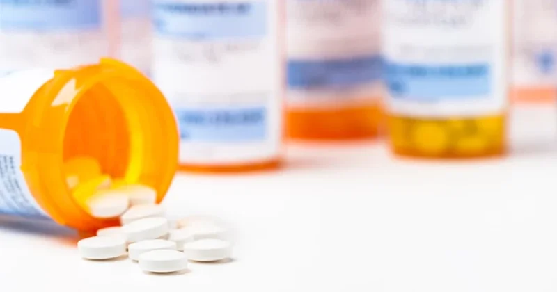 Tibb dünyasını ikiyə bölən qərar: Reseptləri artıq həkimlər yazmır