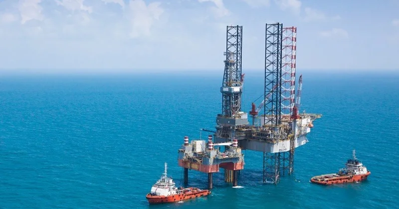 ВСУ поразили три буровые установки Лукойла в Каспийском море