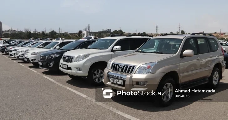 Оживление на автомобильных рынках Баку: растут цены и интерес к подержанным авто
