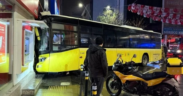 İstanbulda avtobus binaya çırpıldı, yaralılar var VİDEO