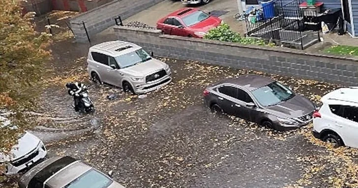 В Малайзии тысячи людей эвакуировали из за стихии