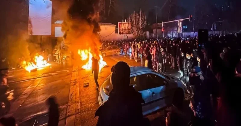 В Иране протестующие не отступают, несмотря на репрессии СМИ