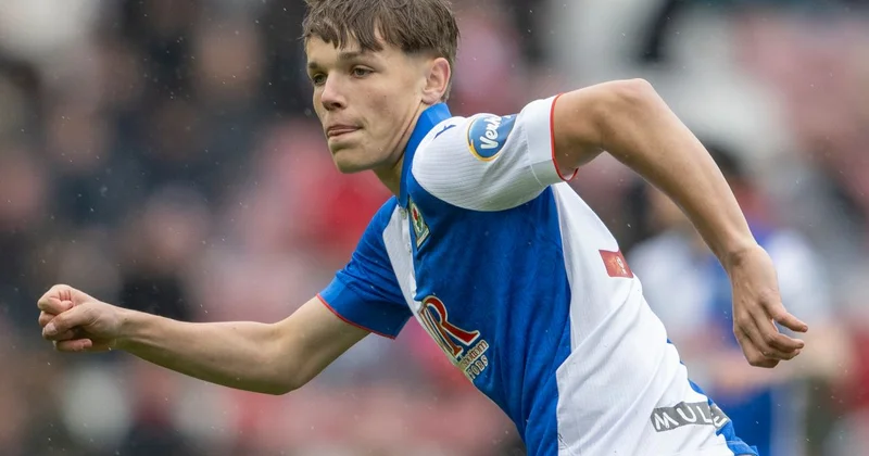 17 yaşlı istedad İngiltərə nəhənglərinin hədəfində