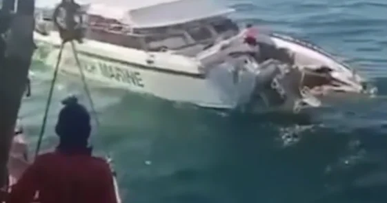 Кадры с места столкновения туристического судна и траулера в Таиланде ФОТО ВИДЕО