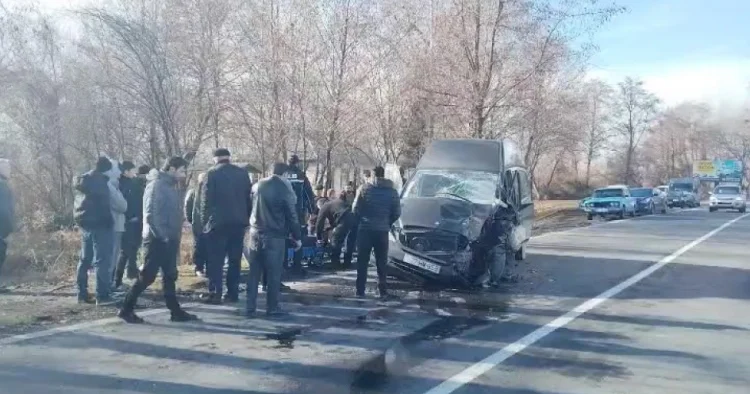 Oğuzda qəza: iki avtomobil toqquşub