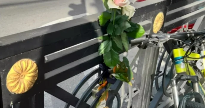 Qəzada qızını itirən ata hər gün yol kənarına ciçək düzür FOTO