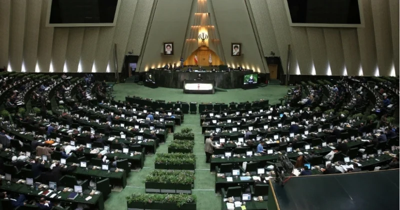 İranda parlamentin TƏCİLİ İCLASI başladı