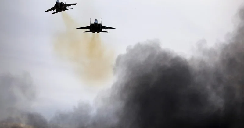 Израильские самолёты нанесли пять ударов по поселку в Ливане