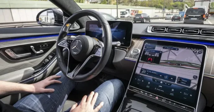 Avtonom idarəetmə sistemləri: Kim daha irəlidədir? FOTO