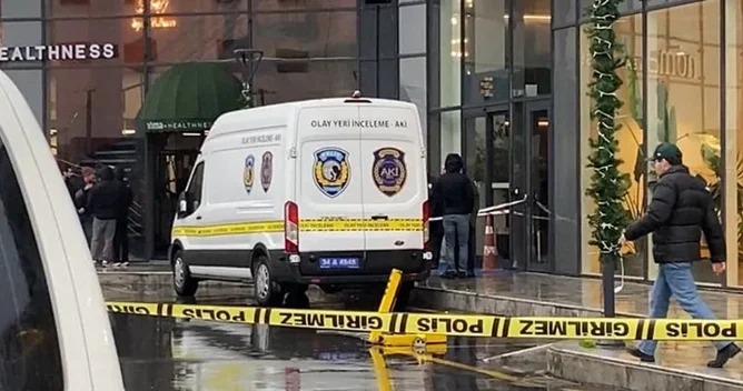 İstanbulda yaşayış kompleksində partlayış baş verib, iki nəfər xəsarət alıb