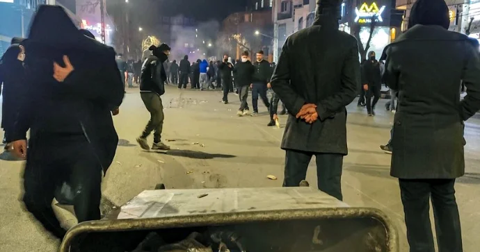 İran hakimiyyəti vətəndaşları iğtişaşlara etiraz etmək üçün küçələrə çıxmağa çağırıb