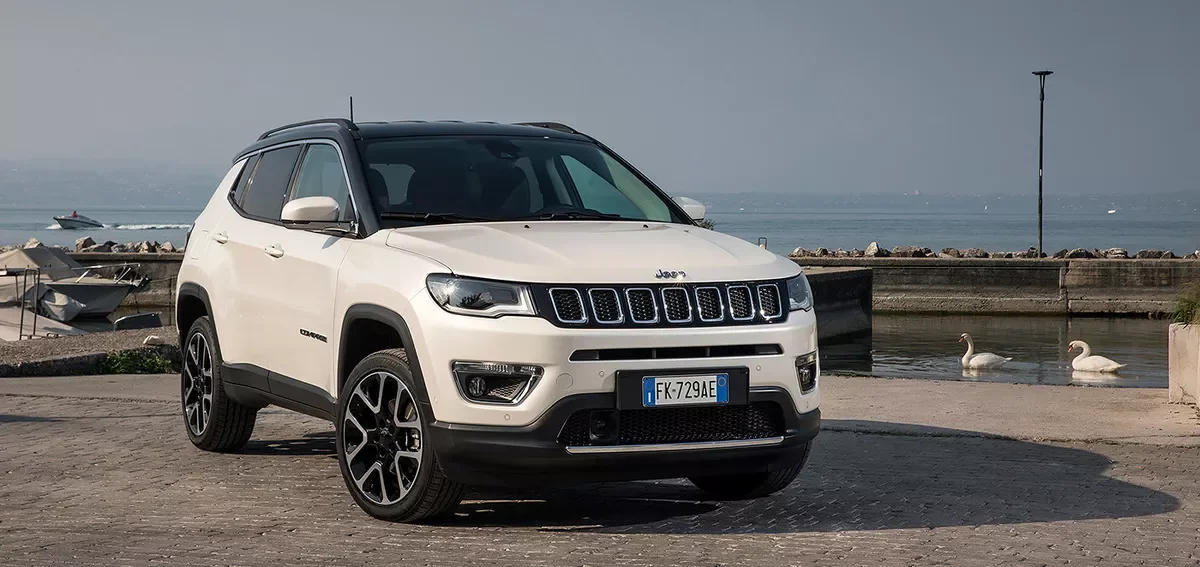 На экранах автомобилей Jeep стала запускаться реклама при каждой остановке