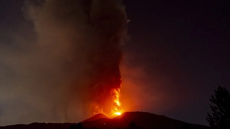 Etna vulkanı yenidən püskürdü