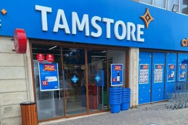 Tamstore mağazasında vaxtı keçmiş məhsullar satılır FOTOLAR