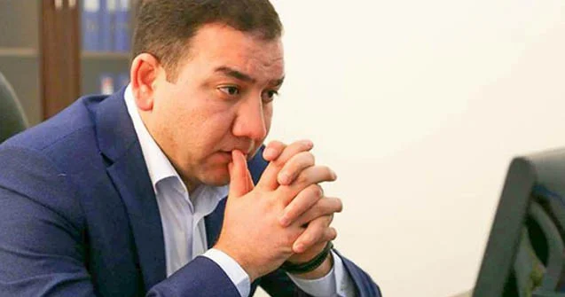Bir ədəbiyyat müəllimi ancaq belə intihar edə bilərdi...