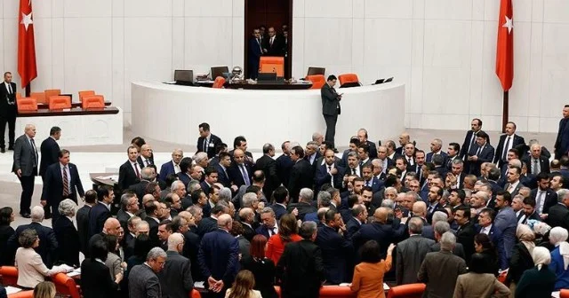 Yeni nazirlərin təyinatı Türkiyə parlamentində davaya səbəb oldu VİDEO