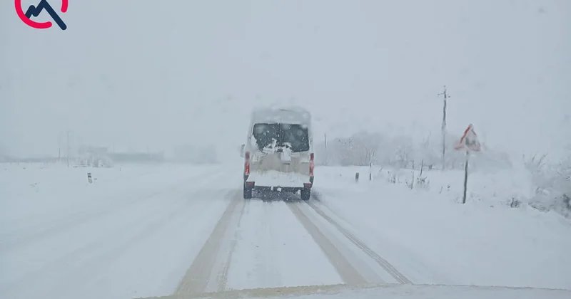 Güclü qar səbəbindən bu rayonlarda yollar bağlandı Fotolar