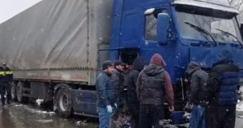 Tbilisi Rustavi avtomobil yolunda baş verən qəzada 3 nəfər ölüb, yaralananlar var