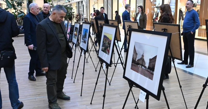 В Баку состоялось открытие фотовыставки Площади Европы