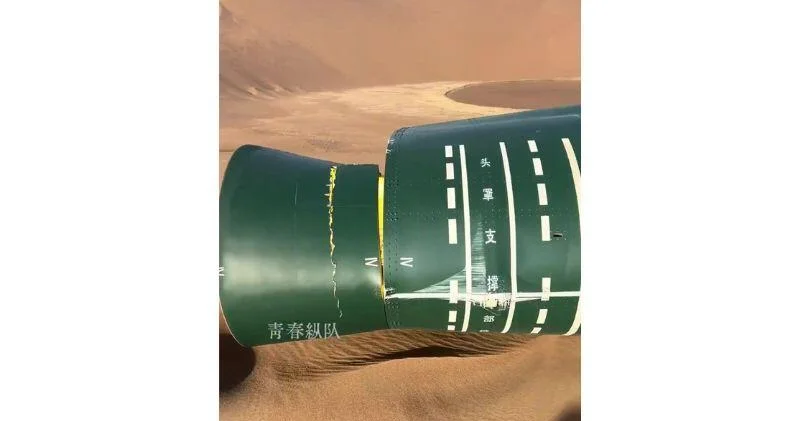 В пустыне в Китае люди обнаружили странный предмет ВИДЕО