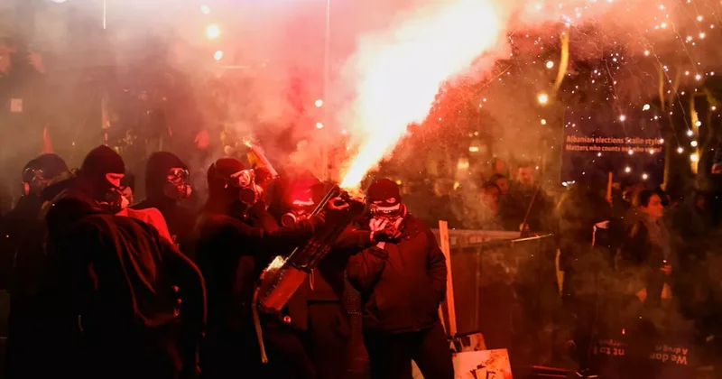 Противокоррупционные протесты вспыхнули в Албании ФОТО