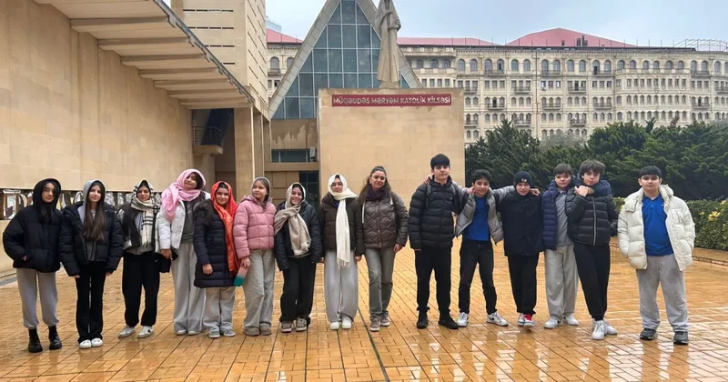 Бакинские школьники посетили католический храм Мультикультурализм в действии / ФОТО