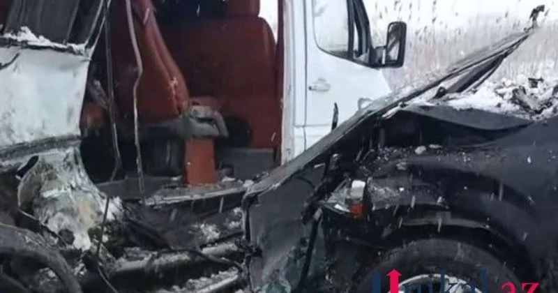 Avtomobil mikroavtobusla toqquşdu VİDEO