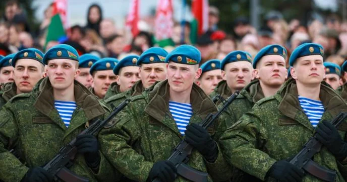 В Белоруссии заявили о готовности военных встать на защиту Родины