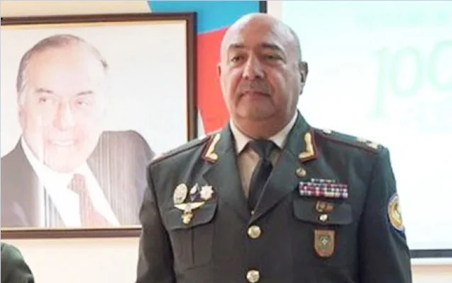 General leytenant təqaüdə göndərildi