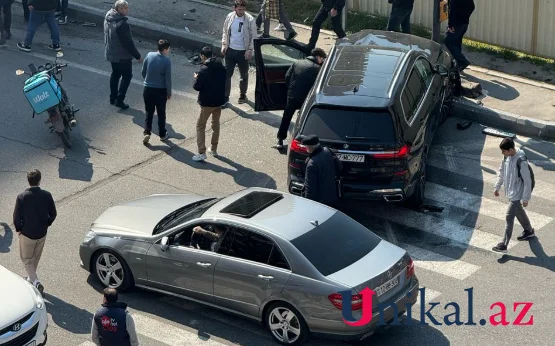 Bakıda bahalı maşınlar toqquşdu FOTOLAR/VİDEO