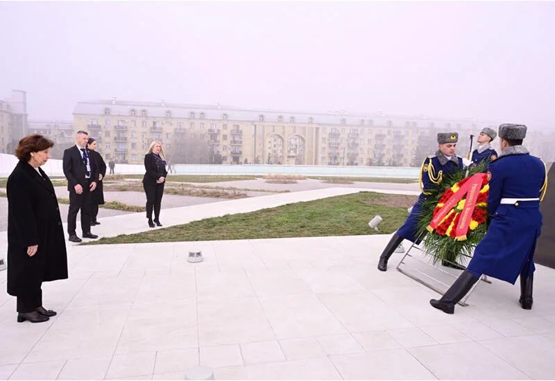 Şimali Makedoniya Prezidenti Bakıda Zəfər parkını ziyarət edib FOTO