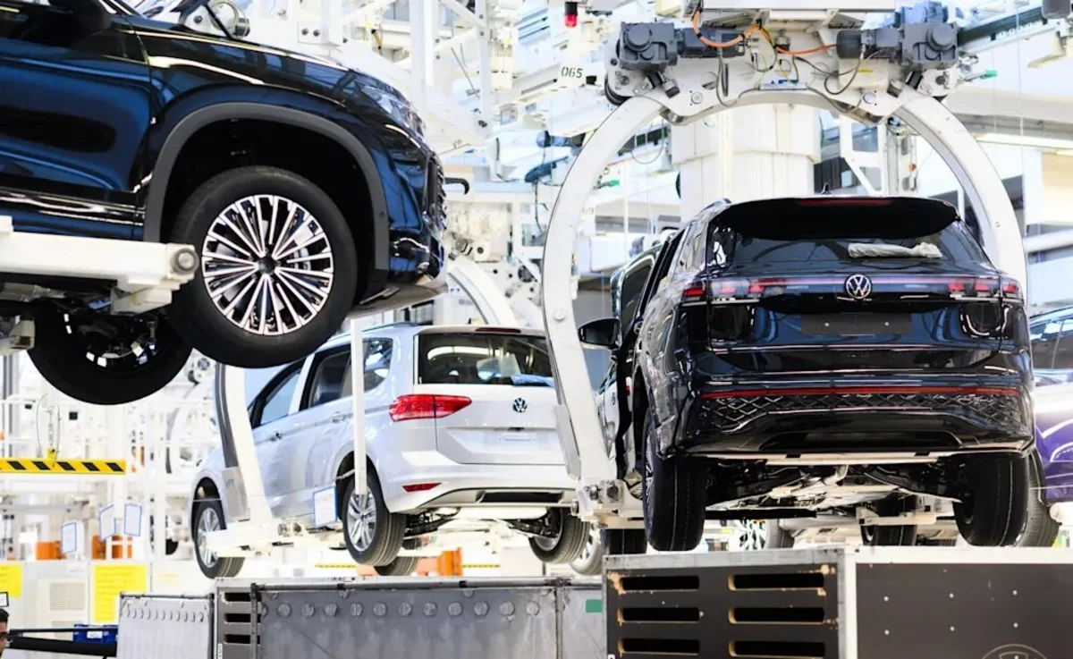 Volkswagen in gəlirləri 30.6% azaldı