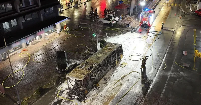 При пожаре в автобусе в швейцарском Керцерсе погибли шесть человек