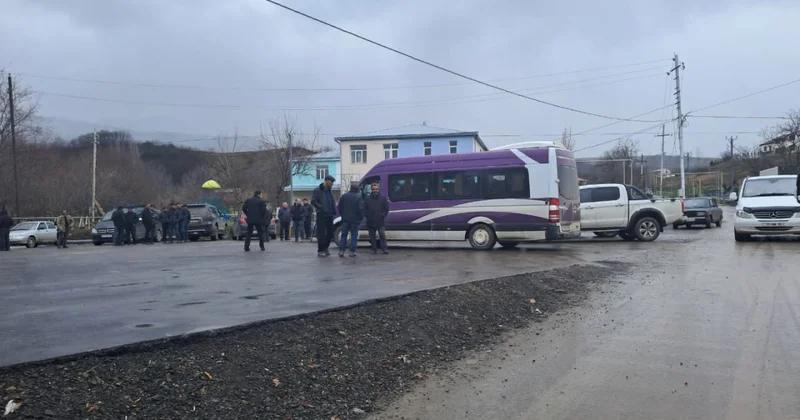 В поселок Гырмызы Базар Ходжавендского района прибыла очередная группа переселенцев (ФОТО)
