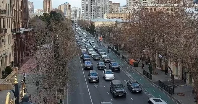 Bakıda 21 istiqamətdə tıxac yaranıb