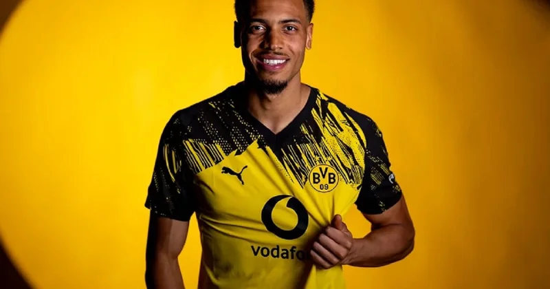 “Borussiya Dortmund” “Çelsi”nin maraq dairəsində olan futbolçunun müqaviləsini uzadıb FOTO