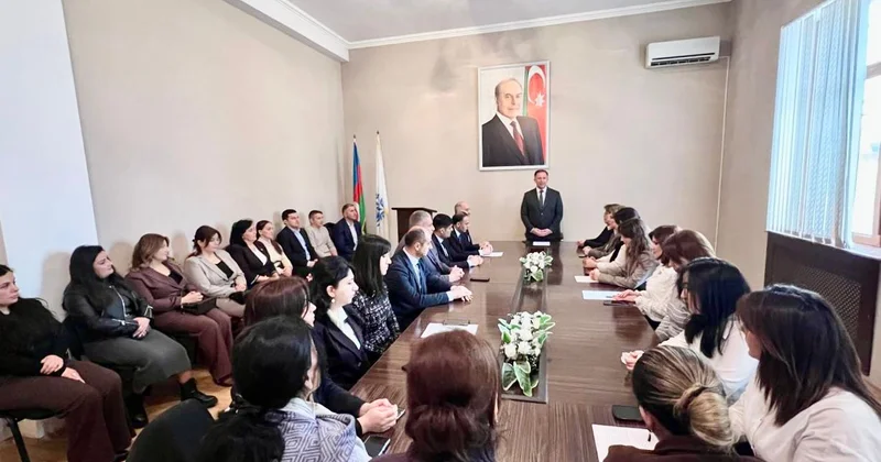 Samuxda dəyirmi masa FOTOLAR